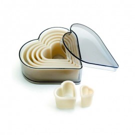 CAJA DE 9 CORTAPASTAS CORAZON NYLON
